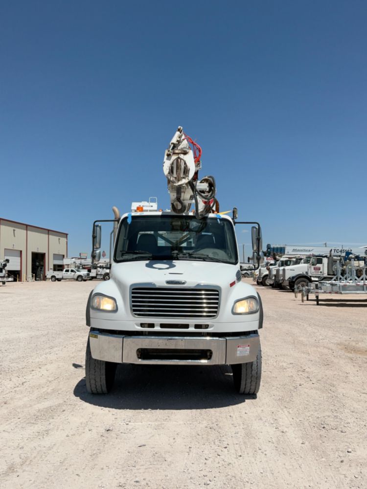 2019 Freightliner M2106 4x4 Terex C4047 Digger Derrick