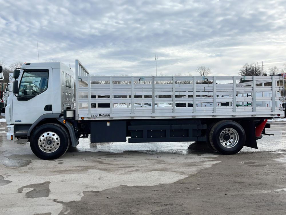 2024 Peterbilt 220 EV 4x2 20' Tafco Flatbed Truck