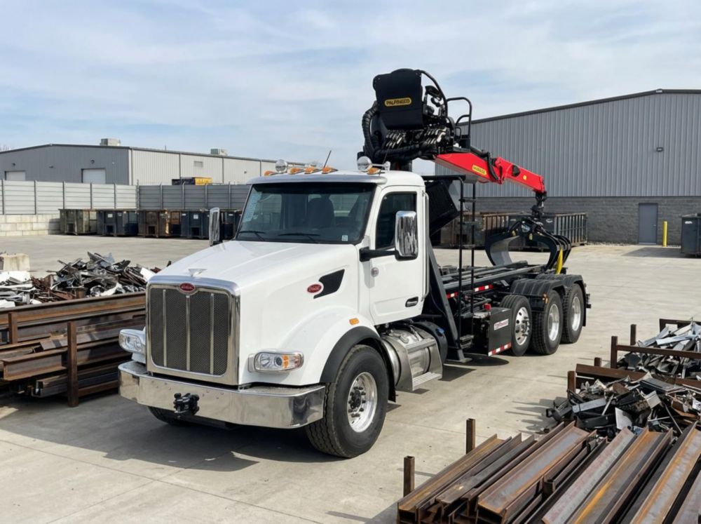 2025 Peterbilt 567 8x4 Palfinger Epsilon M13A80 Grapple Truck
