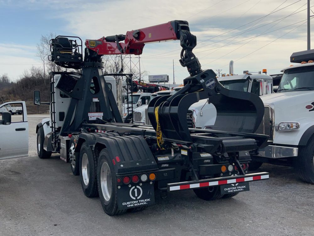 2025 Peterbilt 567 8x4 Palfinger Epsilon M13A80 Grapple Truck