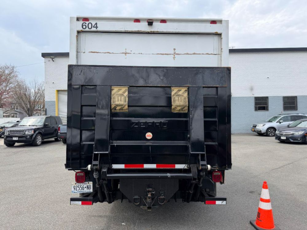 2009 Ford Crew Cab F-550 Box Truck