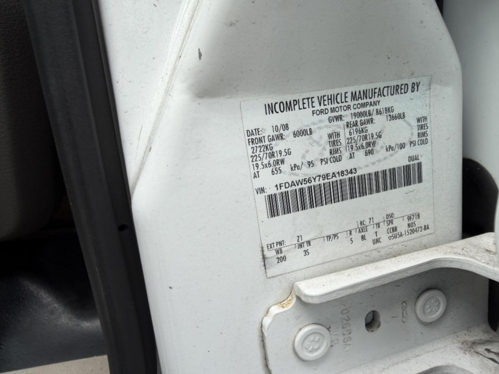 2009 Ford Crew Cab F-550 Box Truck