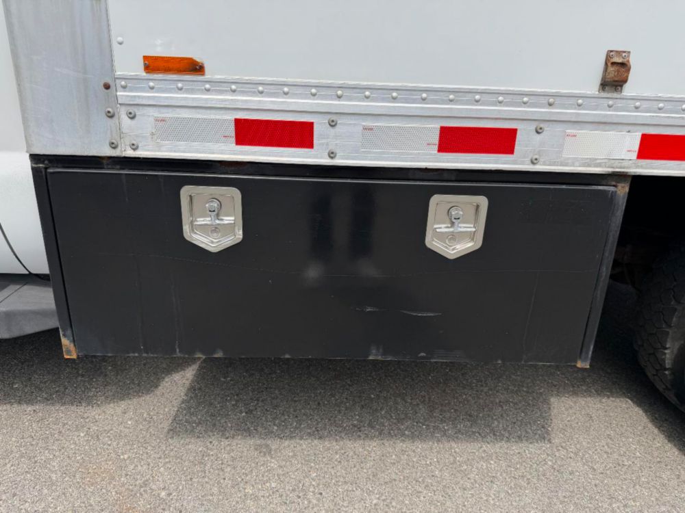 2009 Ford Crew Cab F-550 Box Truck