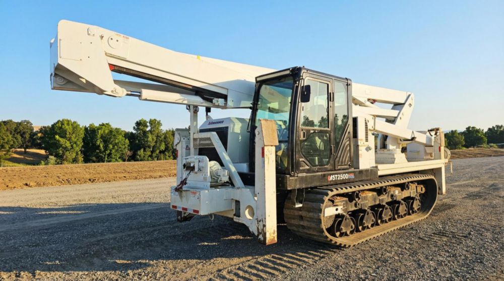 2020 Morooka MST2500VDL Versalift VST-9000-I Track Bucket