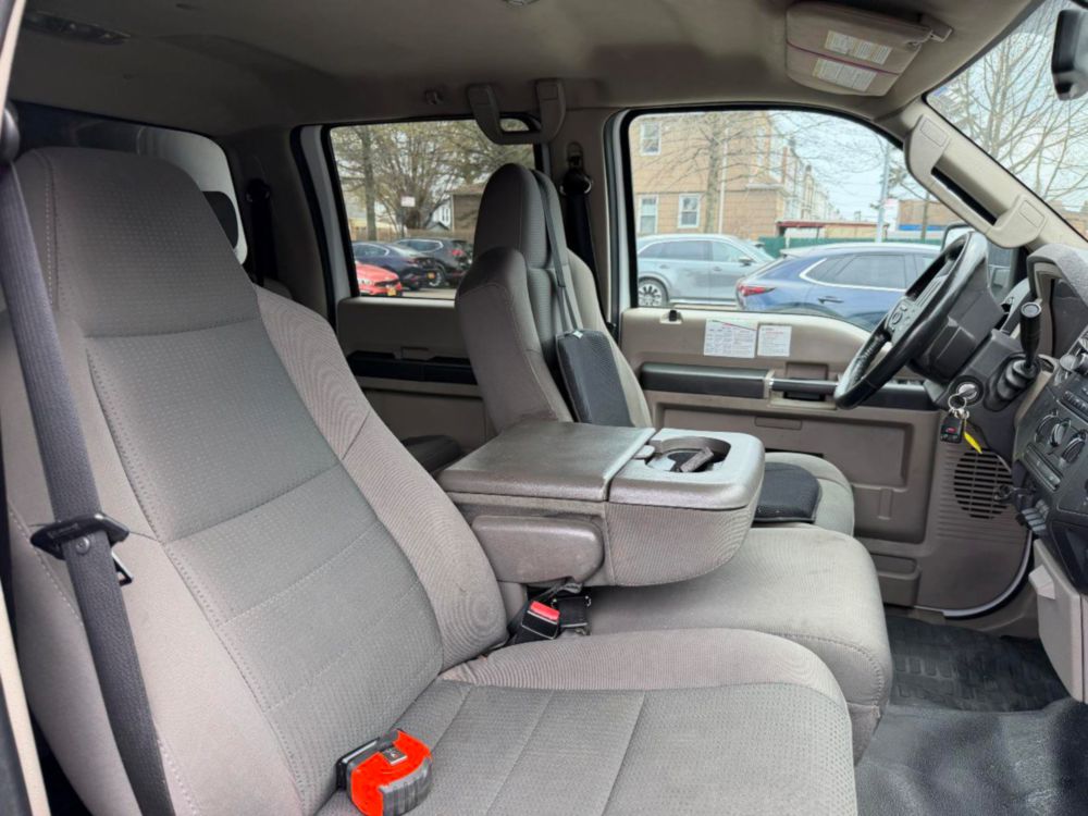 2009 Ford Crew Cab F-550 Box Truck