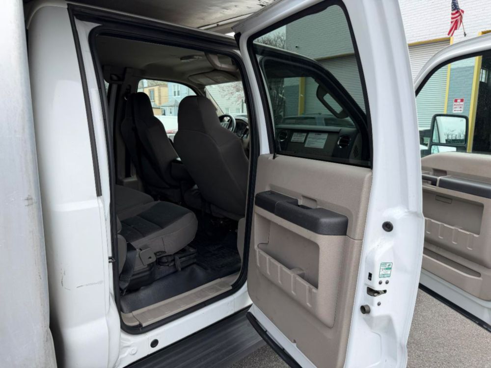 2009 Ford Crew Cab F-550 Box Truck