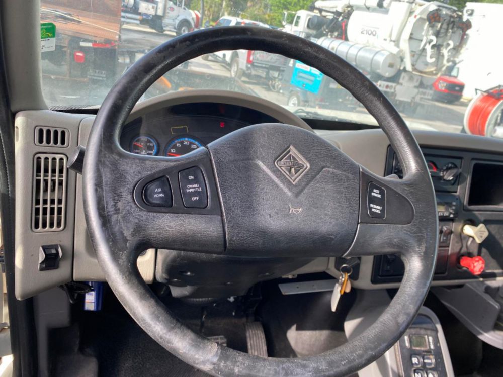 2011 Int'l 4300 Terex Commander 4047 Digger Derrick Truck