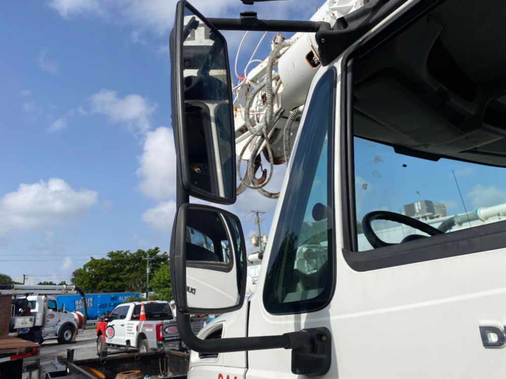2011 Int'l 4300 Terex Commander 4047 Digger Derrick Truck