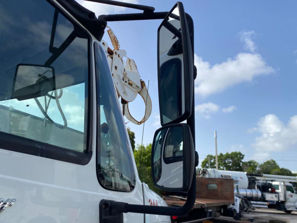 2011 Int'l 4300 Terex Commander 4047 Digger Derrick Truck