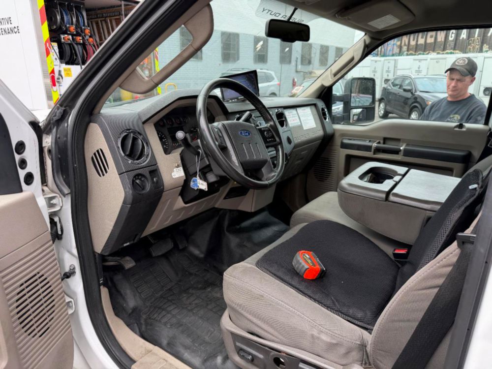 2009 Ford Crew Cab F-550 Box Truck