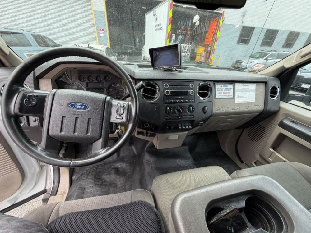 2009 Ford Crew Cab F-550 Box Truck