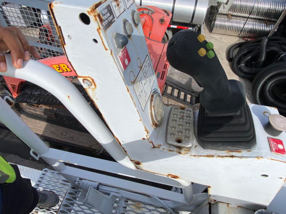 2011 Int'l 4300 Terex Commander 4047 Digger Derrick Truck