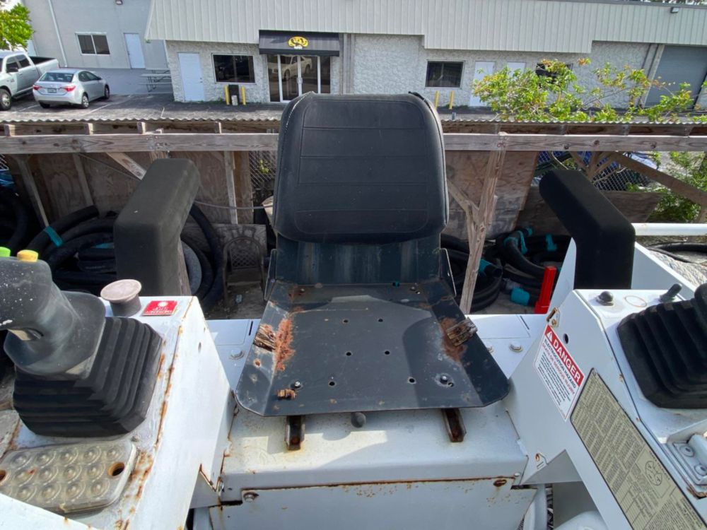 2011 Int'l 4300 Terex Commander 4047 Digger Derrick Truck