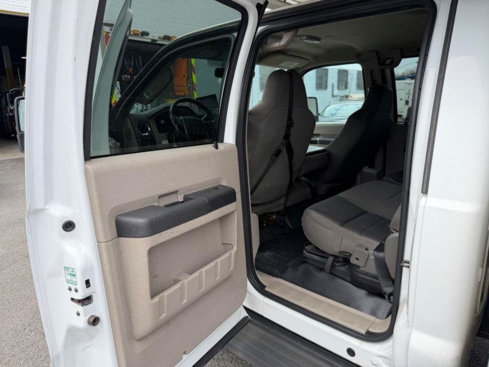 2009 Ford Crew Cab F-550 Box Truck