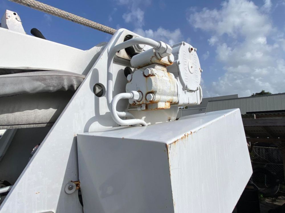 2011 Int'l 4300 Terex Commander 4047 Digger Derrick Truck