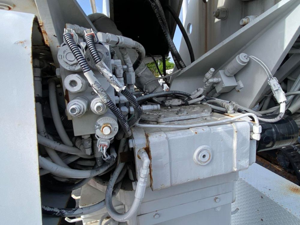 2011 Int'l 4300 Terex Commander 4047 Digger Derrick Truck