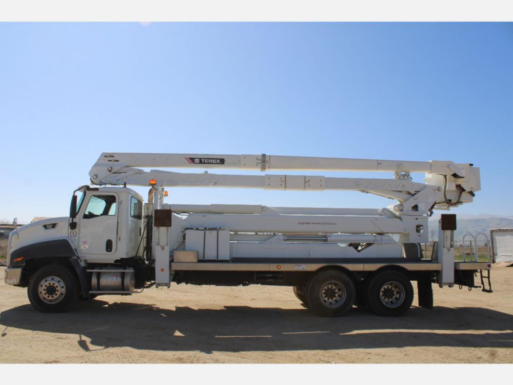 2013 Caterpillar CT660 6x4 Terex Utilities TCX65/100 Bucket Truck