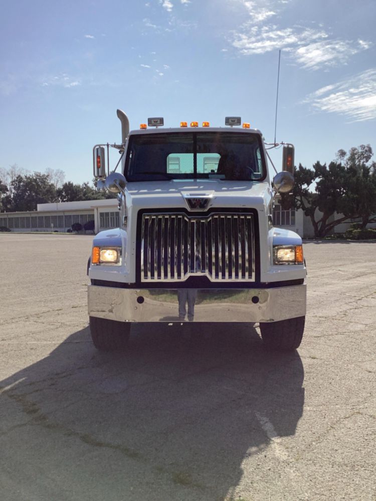 2018 Western Star 4700SB 6x4 Equipment Hauler
