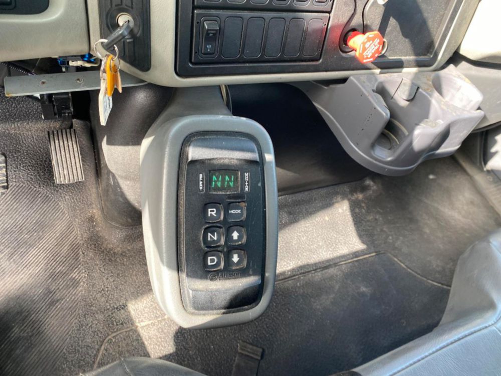 2011 Int'l 4300 Terex Commander 4047 Digger Derrick Truck