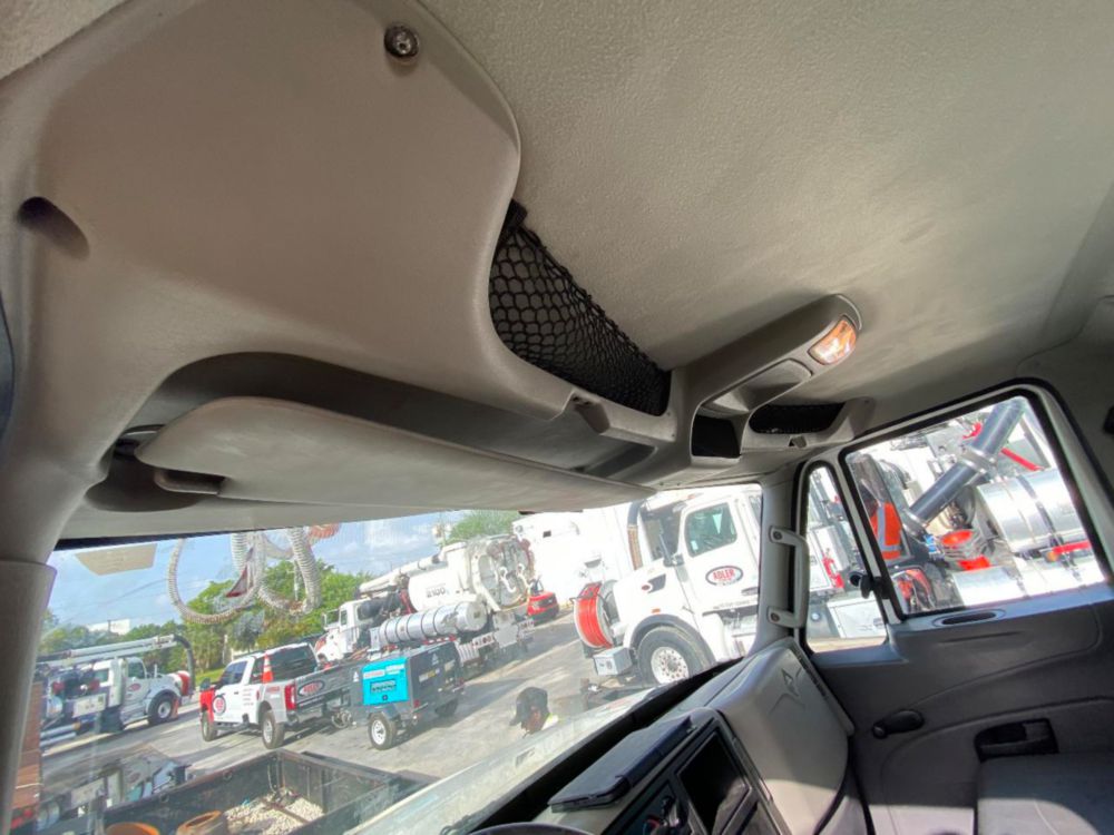 2011 Int'l 4300 Terex Commander 4047 Digger Derrick Truck