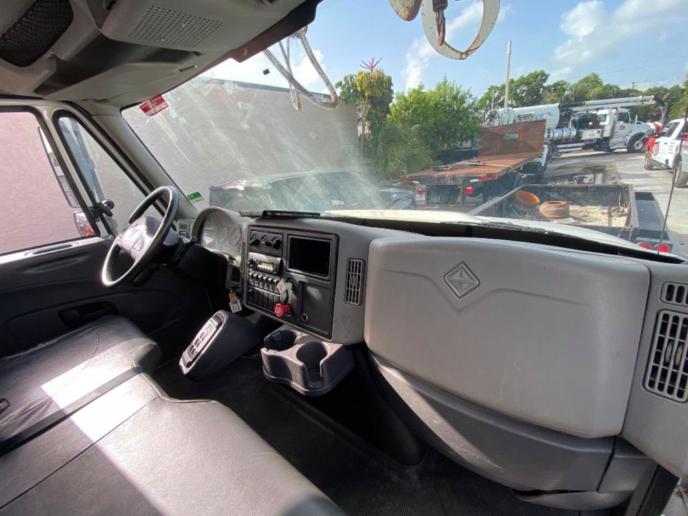 2011 Int'l 4300 Terex Commander 4047 Digger Derrick Truck