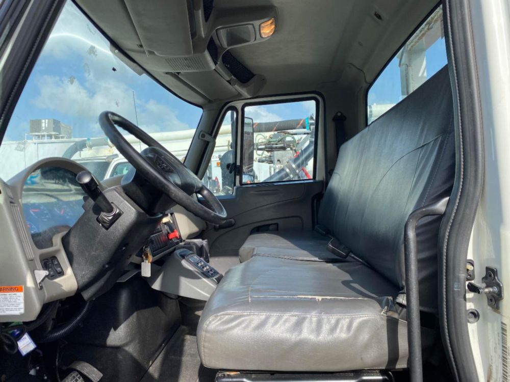 2011 Int'l 4300 Terex Commander 4047 Digger Derrick Truck