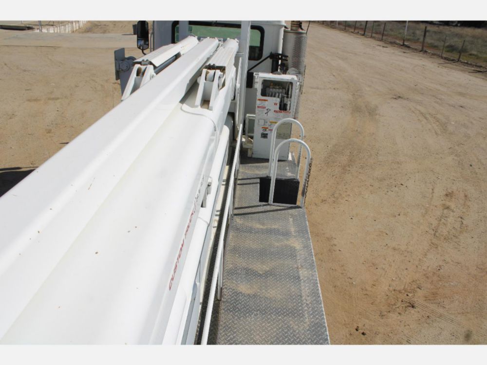 2013 Caterpillar CT660 6x4 Terex Utilities TCX65/100 Bucket Truck