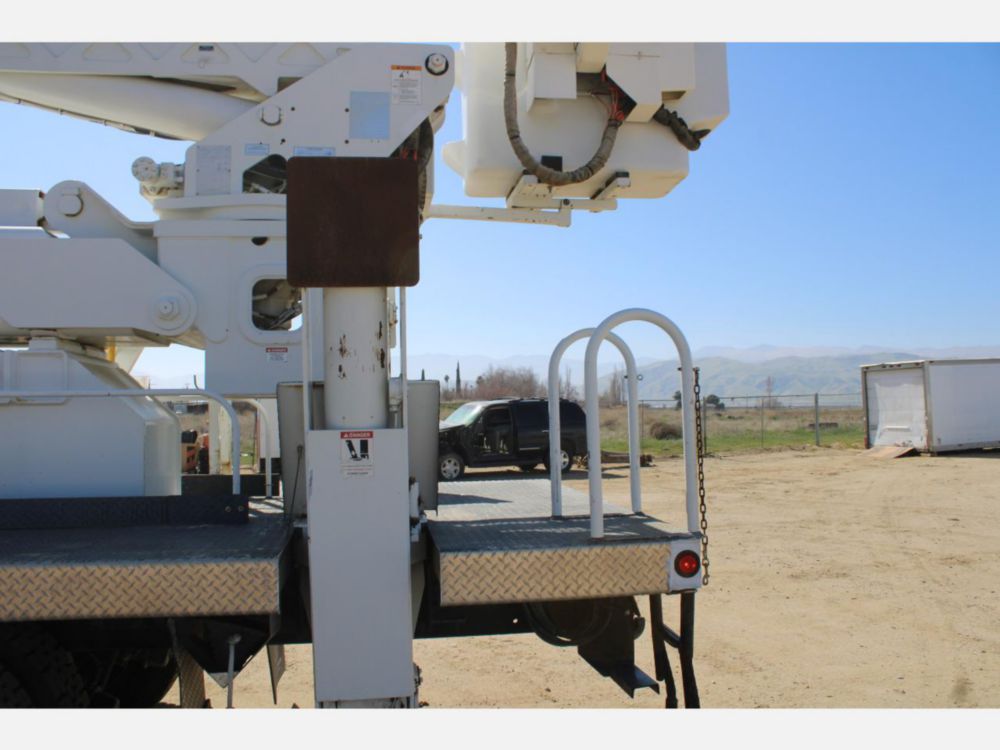 2013 Caterpillar CT660 6x4 Terex Utilities TCX65/100 Bucket Truck