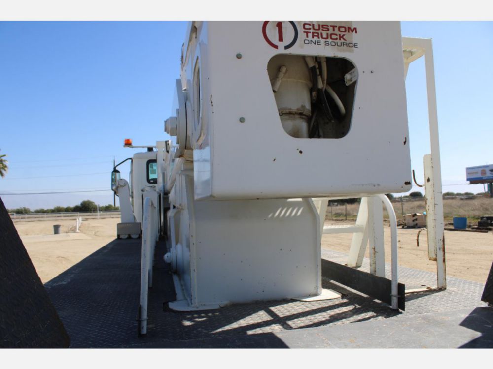 2013 Caterpillar CT660 6x4 Terex Utilities TCX65/100 Bucket Truck