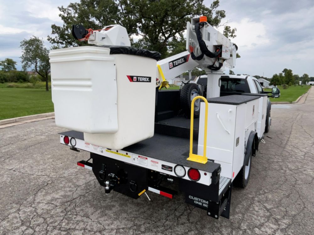 2026 Ford F550 4x4 Terex Utilities LTM40 Bucket Truck