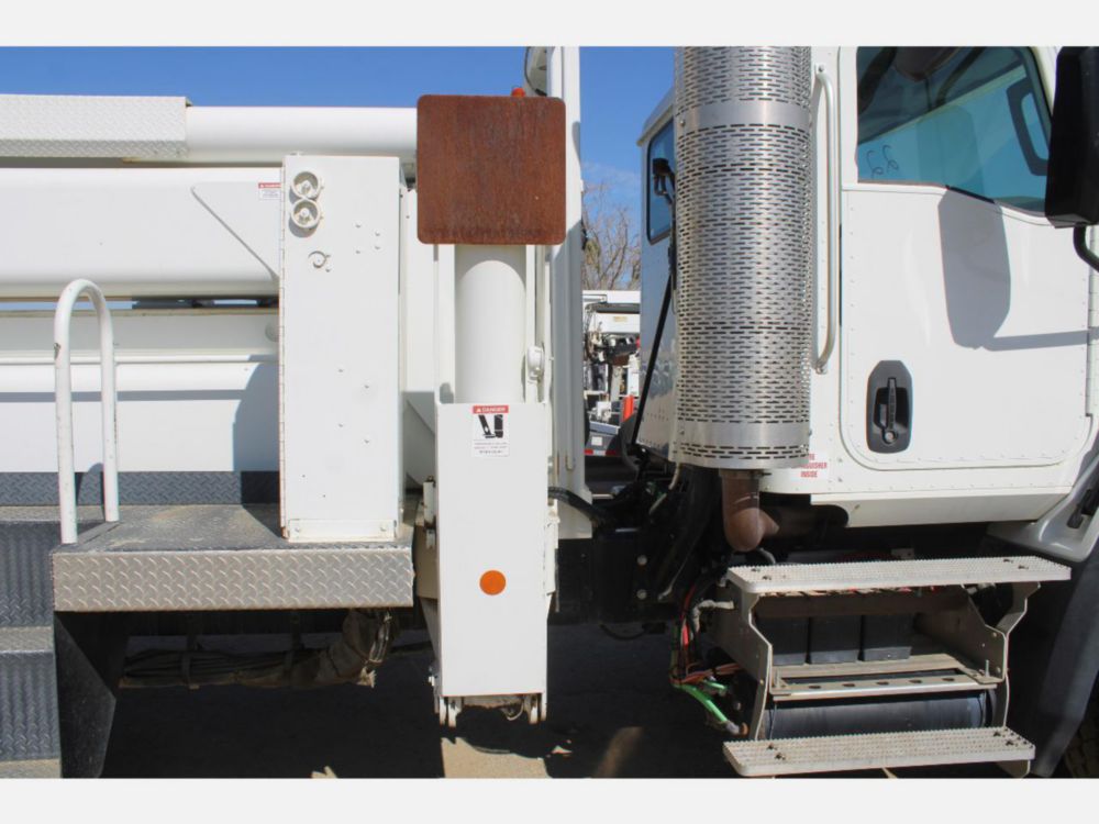 2013 Caterpillar CT660 6x4 Terex Utilities TCX65/100 Bucket Truck
