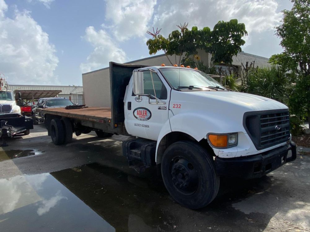2000 Ford F-650 Flatbed Truck