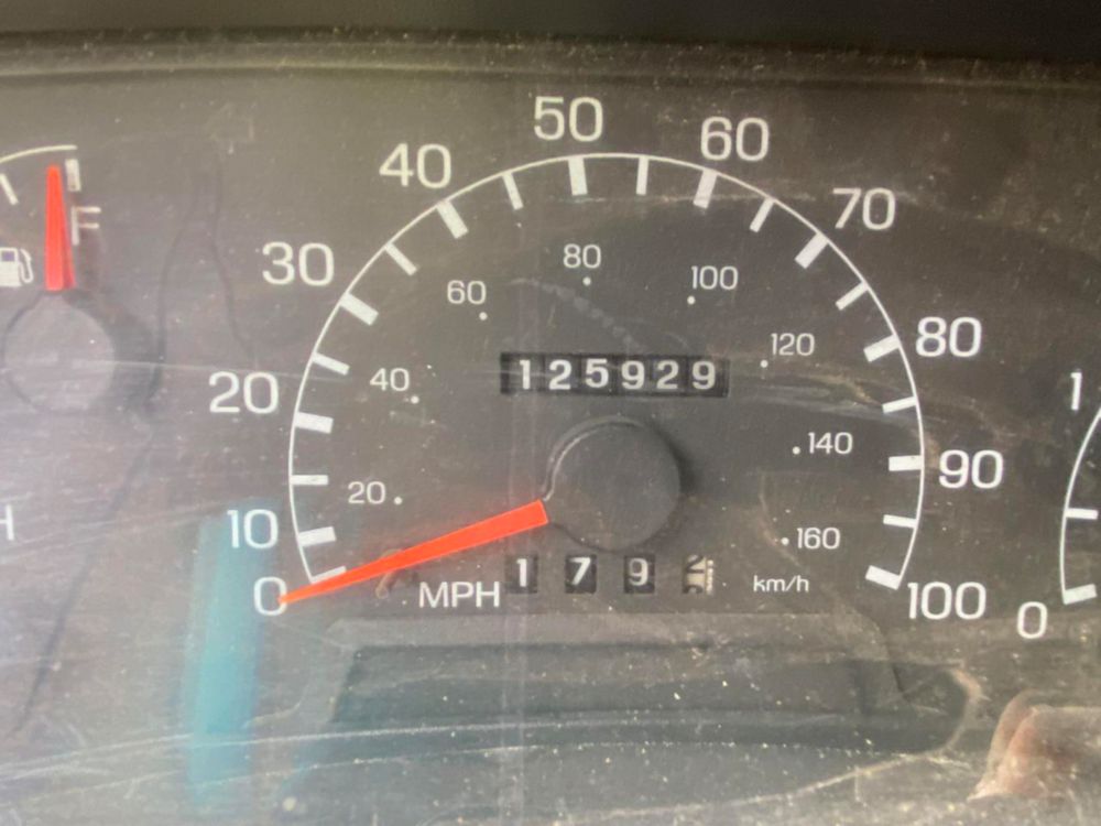 2000 Ford F-650 Flatbed Truck