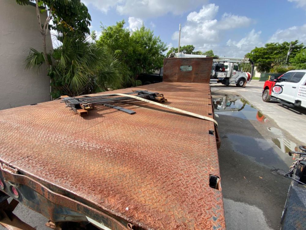 2000 Ford F-650 Flatbed Truck