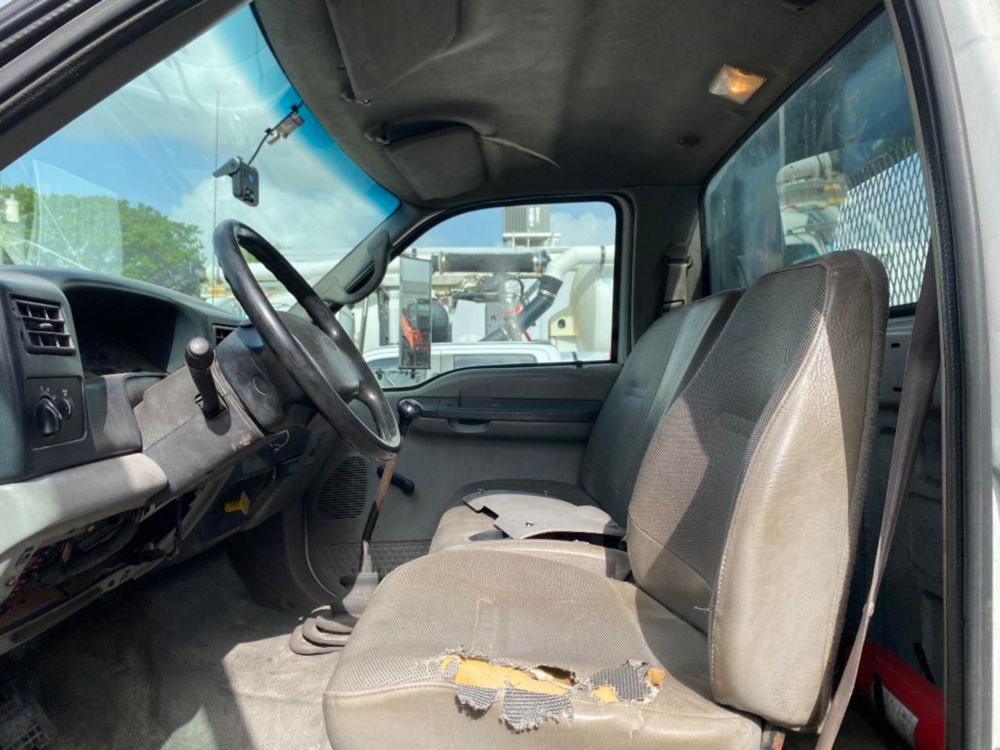 2000 Ford F-650 Flatbed Truck