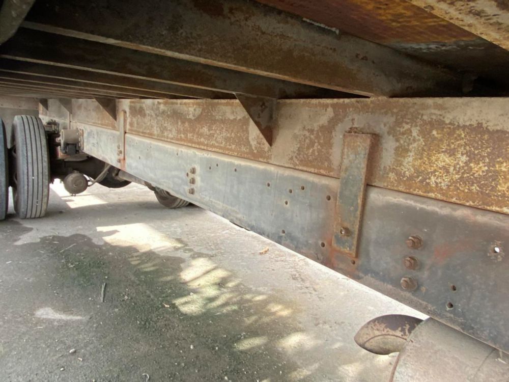 2000 Ford F-650 Flatbed Truck