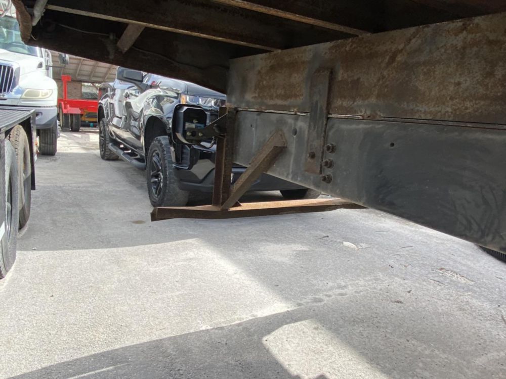 2000 Ford F-650 Flatbed Truck
