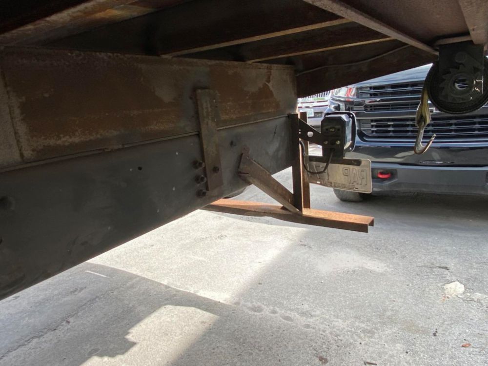 2000 Ford F-650 Flatbed Truck