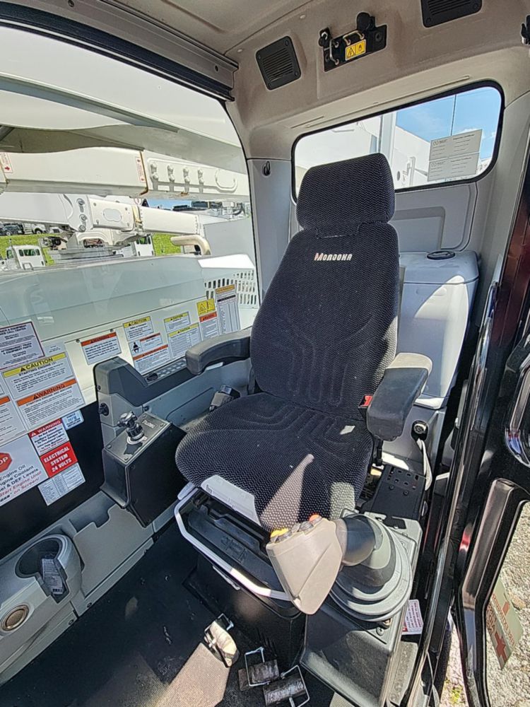 2018 Morooka MST2500VDL Versalift VST-9000-I Track Bucket