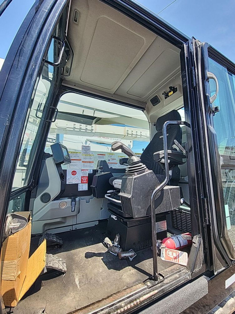 2018 Morooka MST2500VDL Versalift VST-9000-I Track Bucket