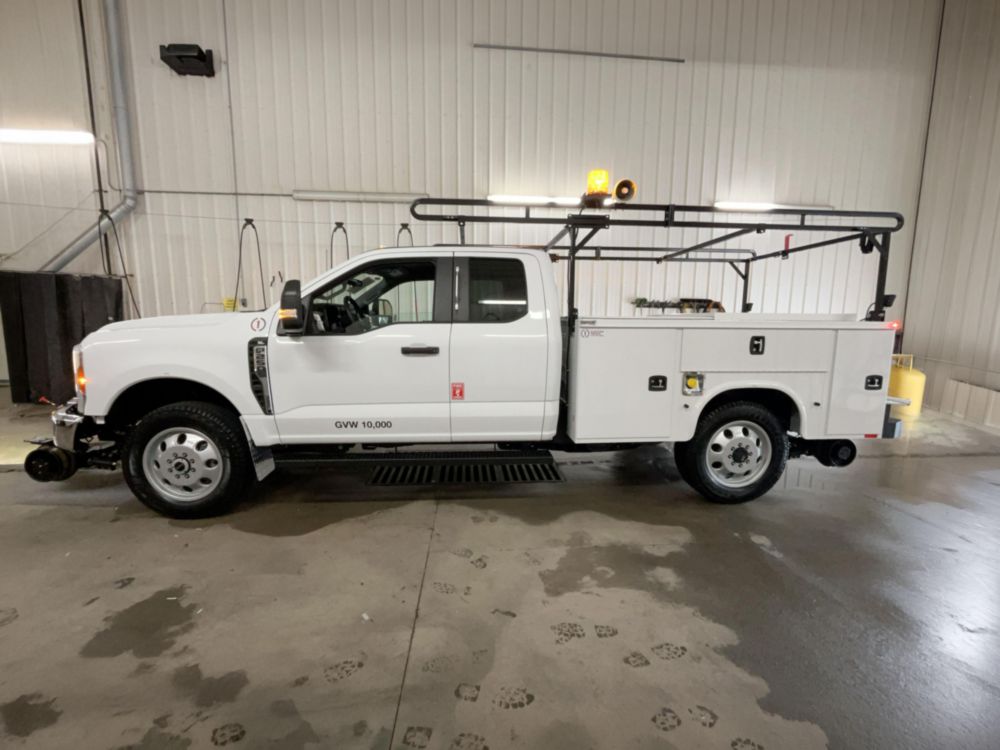 2024 Ford F250 4x4 Hi-Rail Signal Truck