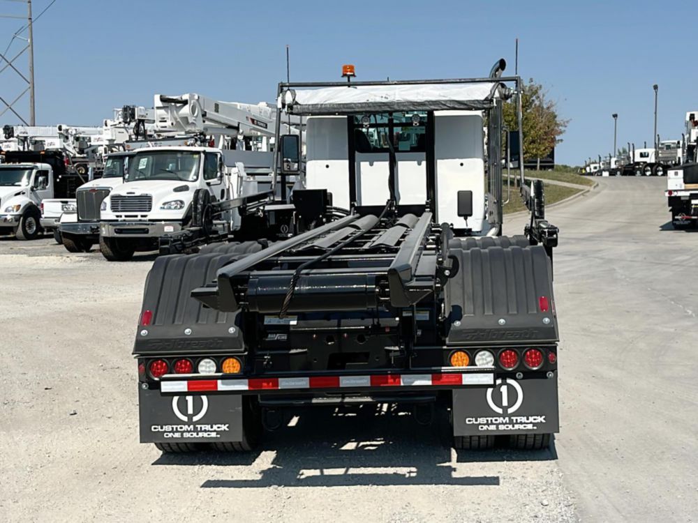 2025 Peterbilt 548 6x4 Galbreath U5-OR-174 Roll-Off Truck