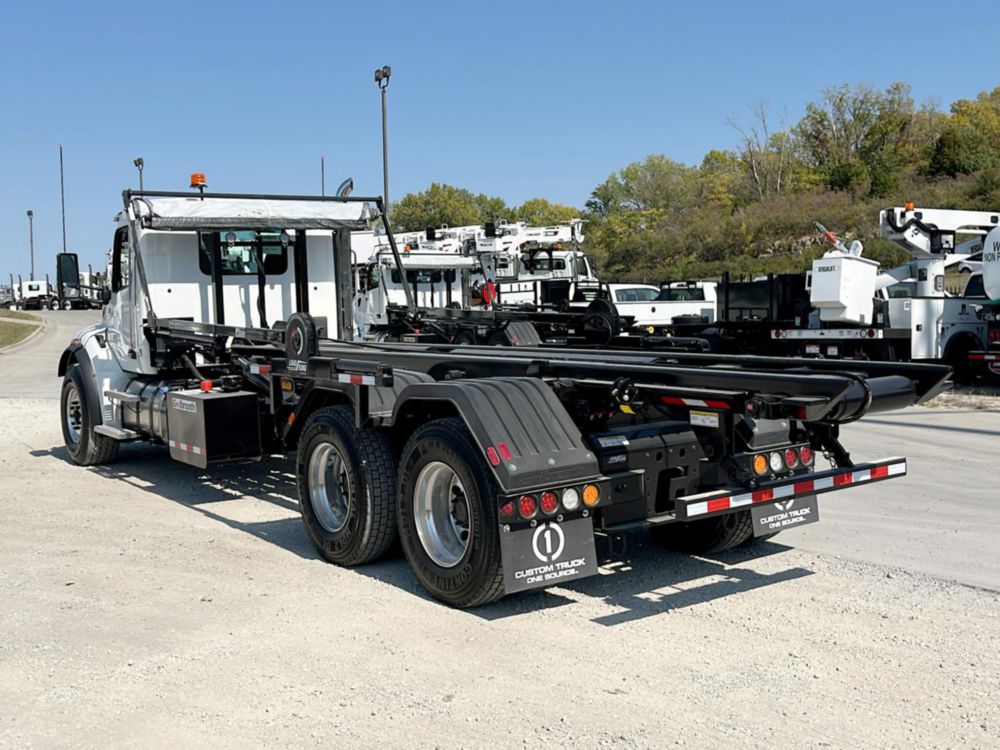 2025 Peterbilt 548 6x4 Galbreath U5-OR-174 Roll-Off Truck