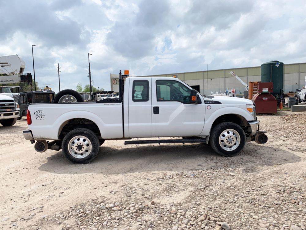 2015 Ford F350 4x4 HiRail Pickup Truck