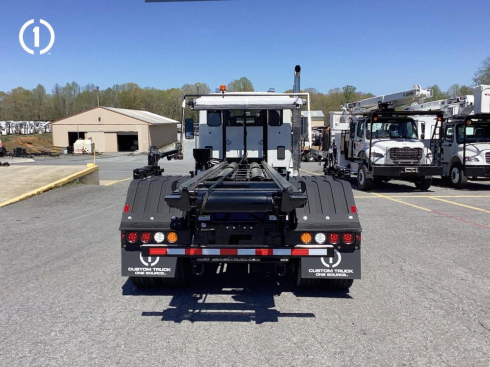 2025 Kenworth T880 8x4 Galbreath U75-OR-174 Roll-Off Truck