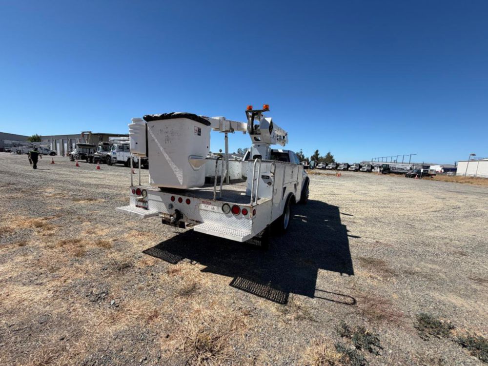 2016 Dodge Ram 5500 Hemi Powered 4x4 Terex LT-40 Bucket Truck