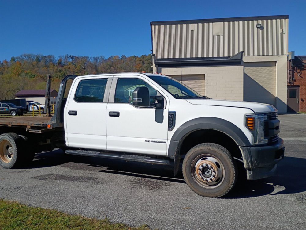 2018 Ford F-550 4x4 Crew Cab Flatbed Truck