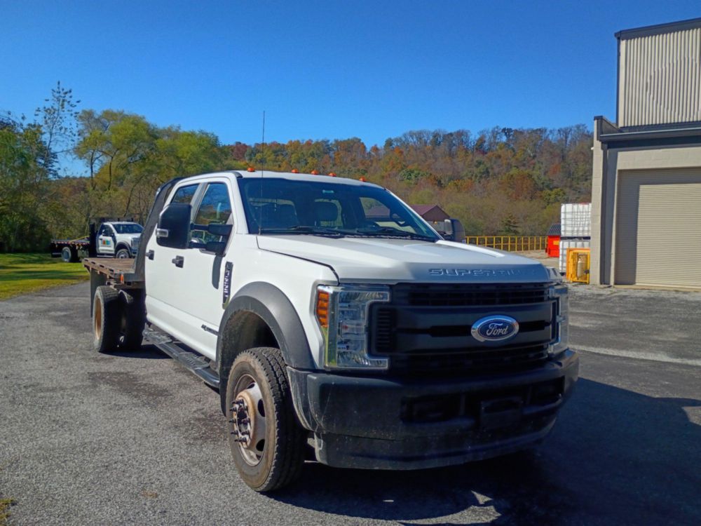 2018 Ford F-550 4x4 Crew Cab Flatbed Truck