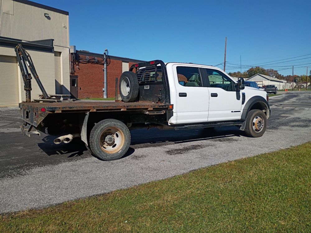 2018 Ford F-550 4x4 Crew Cab Flatbed Truck