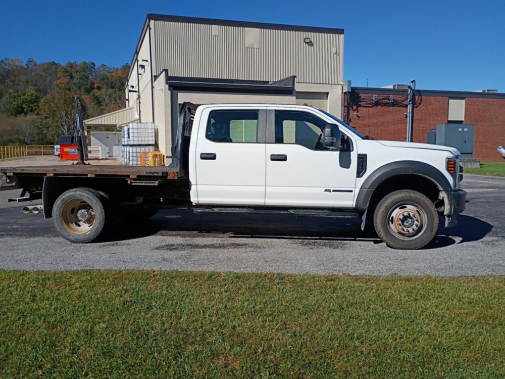 2018 Ford F-550 4x4 Crew Cab Flatbed Truck